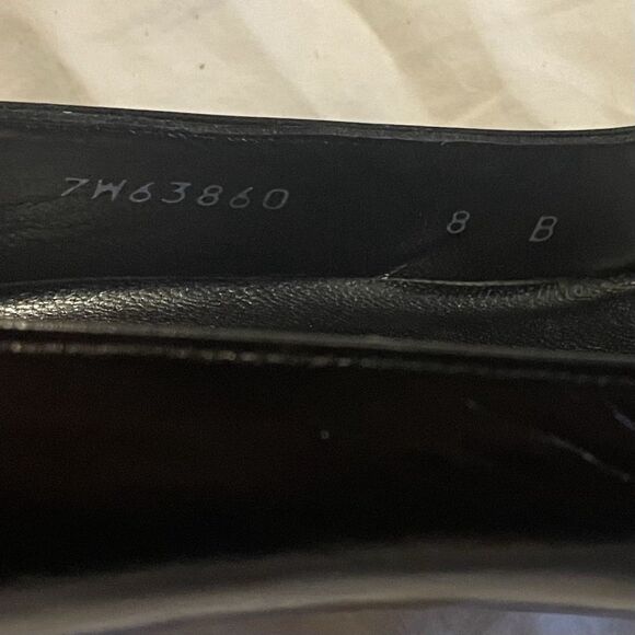 STUART WEITZMAN Black Leather Classic Square Toe Pumps Metal Stud Trim 8 B Heels - Picture 5 of 5